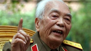 กิจกรรมในโอกาสฉลองวันคล้ายวันเกิดครบรอบ102ปีของพลเอก หวอเงวียนย๊าบ